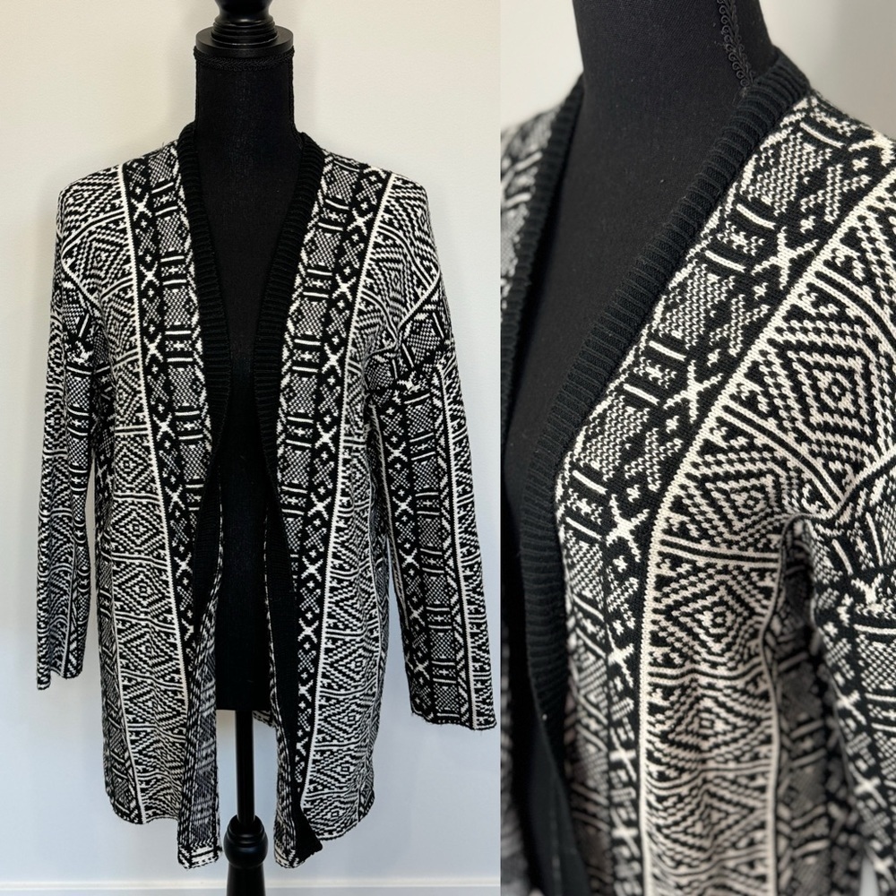Old Navy Black & White Aztec Cotton Knit Front Open Cardigan (Small)